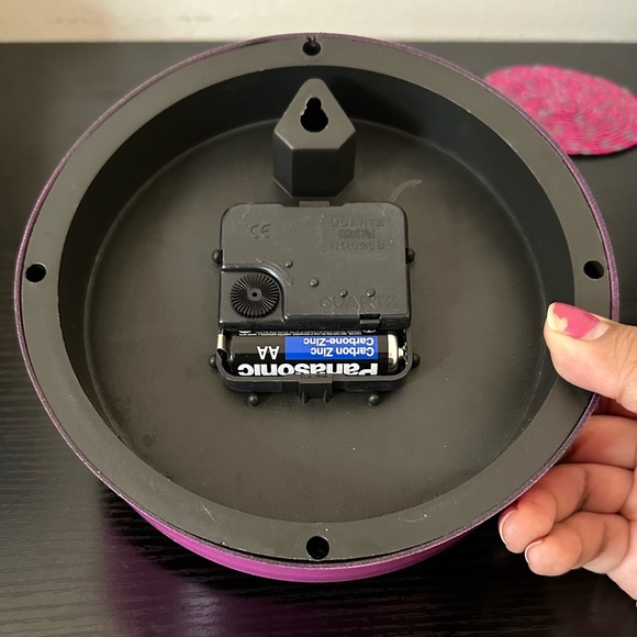 NEW IN BOX 6-1/2" STRAWBERRY SHORTCAKE WALL CLOCK PINK - Picture 4 of 7